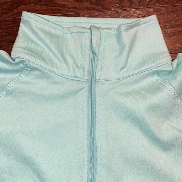 NWT exercise top - Picture 3 of 8